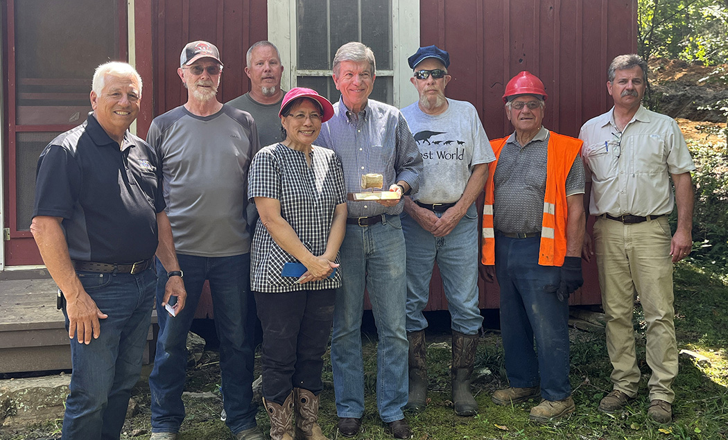 Senator Blunt visits dig site - Ste. Genevieve Museum Learning Center